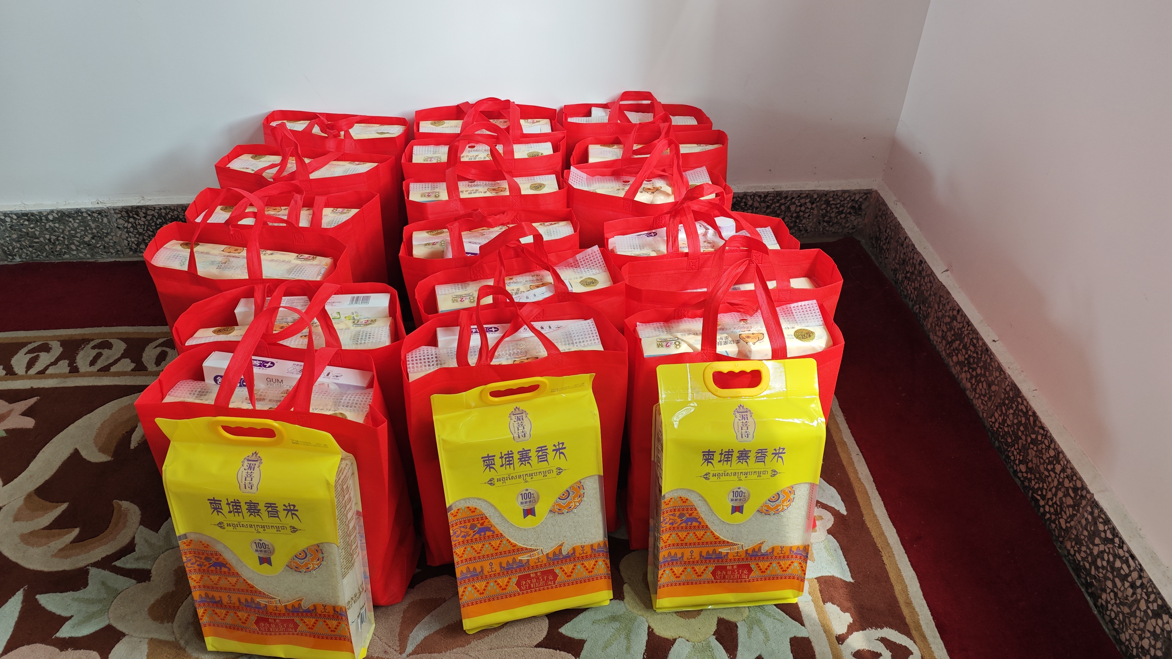 公司开展中秋节日福利发放工作 向全体职工致以佳节问候